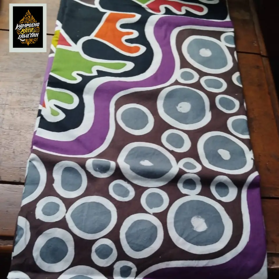 Kain batik malam sawit dari Batik Mahkota Laweyan